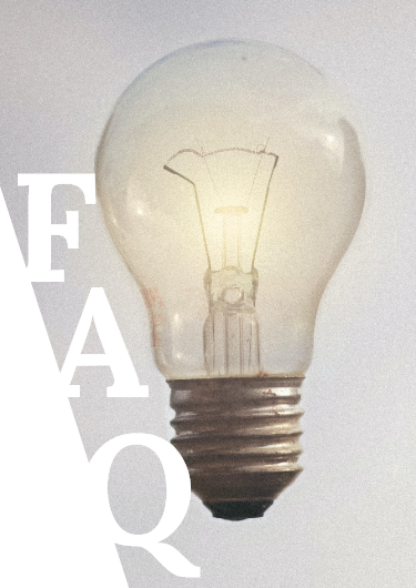 Leuchtende Glühbirne mit dem Schriftzug FAQ